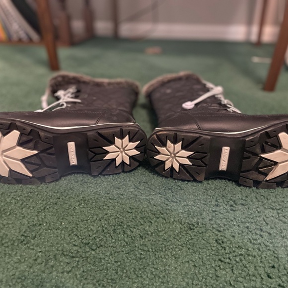 Lands End Girls Winter Boots- size 4 - Picture 2 of 2